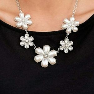 Paparazzi white flowers